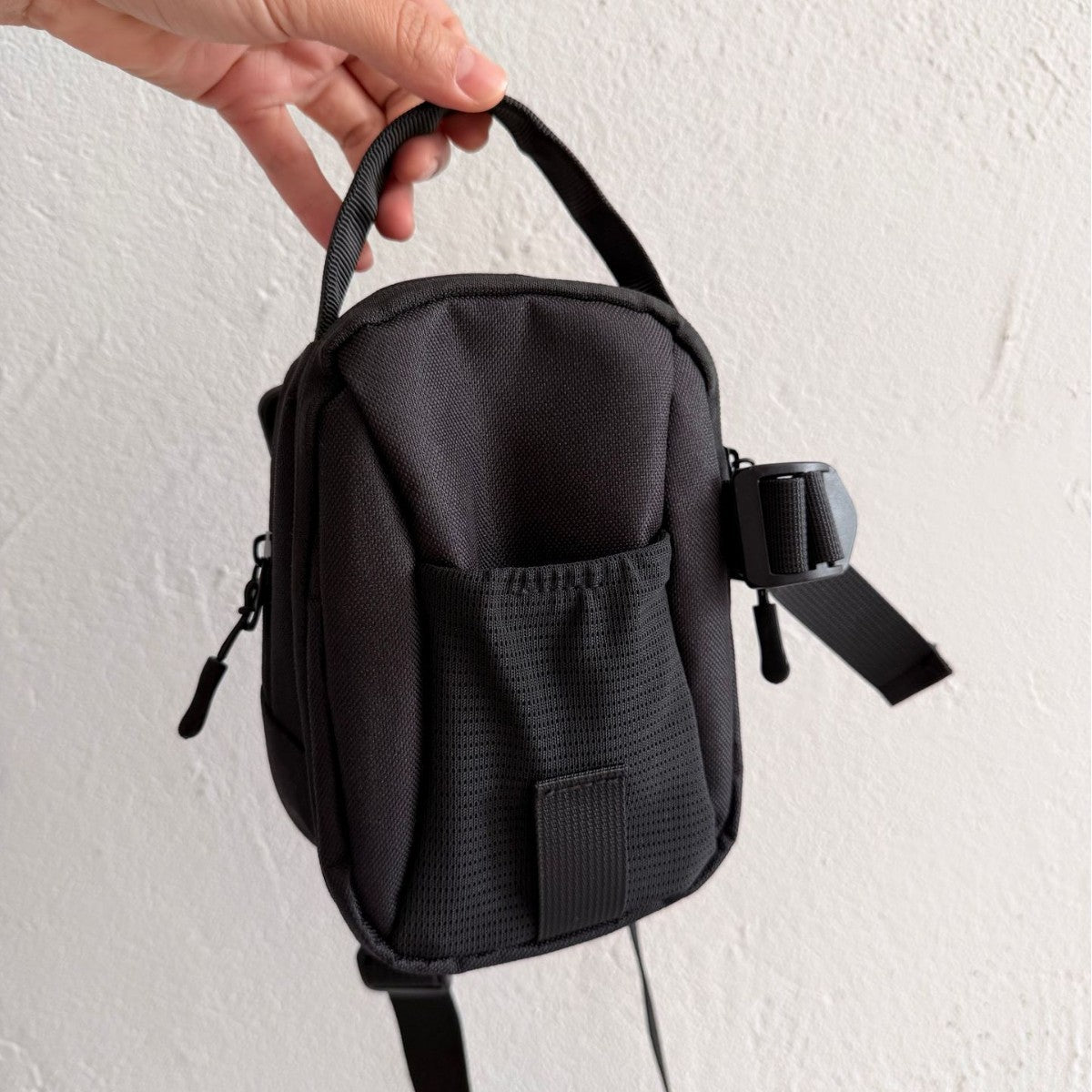 Magnetic Hydration Waist Pack – Waterproof & Lightweight